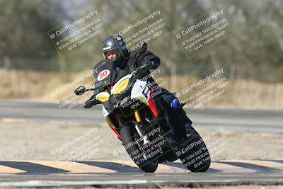 media/Dec-01-2025-Moto Forza (Mon) [[2daa91e15f]]/2-Intermediate Group/Session 3 (Turn 3)/